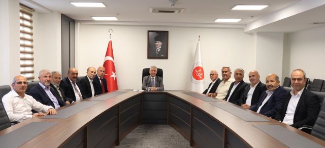 2 NOLU ŞUBE YÖNETİMİ VE İLÇE TEMSİLCİLERİ İZMİR MÜFTÜSÜNÜ ZİYARET ETTİLER
